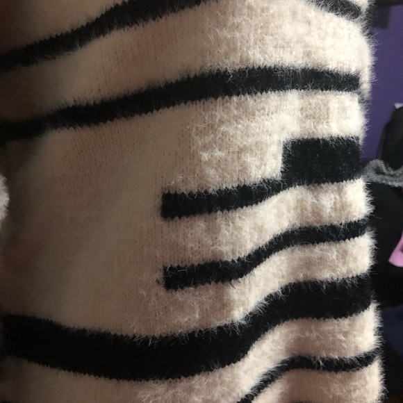 Violet & Ruby Super Soft & Comfy Sweater!! - Picture 5 of 14